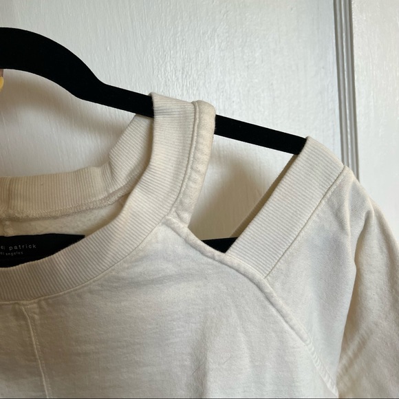 Daniel Patrick cream sweater size M cold shoulder - Picture 3 of 6